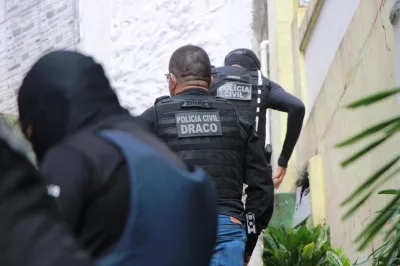 Dez homens são presos em operação contra tráfico de drogas em Salvador