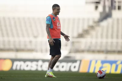 Seleção recebe Guilherme Arana e aguarda finalistas da Champions para completar grupo