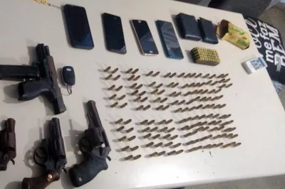 Três pessoas são presas e um adolescente é apreendido durante ação da PM na cidade de Candeias