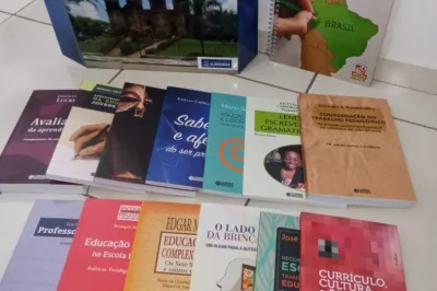 Alagoinhas: SEDUC entrega kits literários da Coleção Professor Leitor para todos os educadores da rede municipal