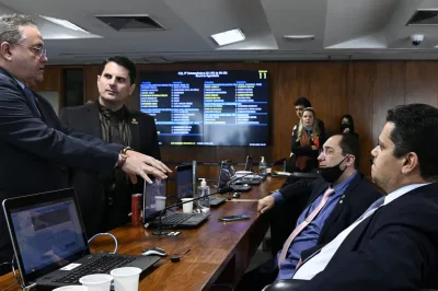 Votação da reforma tributária na CCJ do Senado é adiada