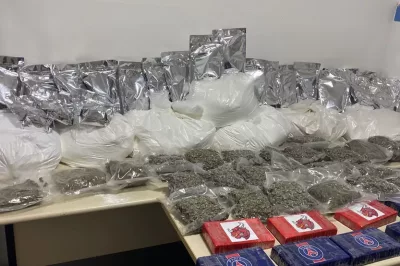 Seis são presos após apreensão de maconha, cocaína e insumo para produção de drogas em ônibus de turismo na Bahia