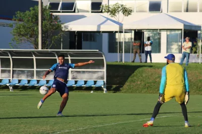 Bahia faz treino físico e técnico de olho no Athletico-PR