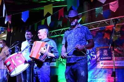 Forró, arrasta pé e muita alegria marcaram a abertura do São João no Mercado do Artesão