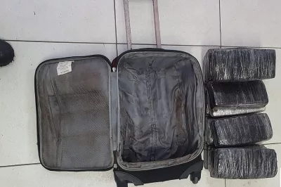 Mulher é presa pela PM com tabletes de maconha na rodoviária de Salvador