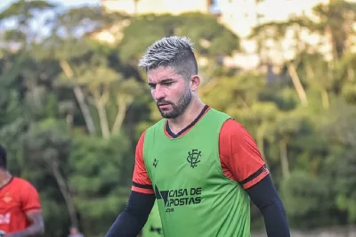 Guilherme Queiróz deixa o Vitória e acerta com clube da Série D