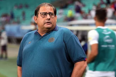 Bahia anuncia demissão do técnico Guto Ferreira