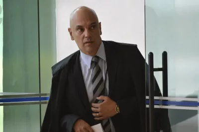 Supremo reconduz Alexandre de Moraes para mandato no TSE