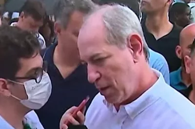 Ciro Gomes torce o pé e sai do desfile do 2 de Julho mais cedo