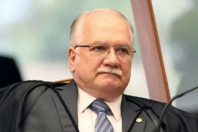 Presidente do TSE dá cinco dias para Bolsonaro se manifestar sobre ataques às urnas