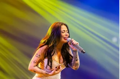 Cantora não manda “alô” para prefeito e é convidada a sair do palco