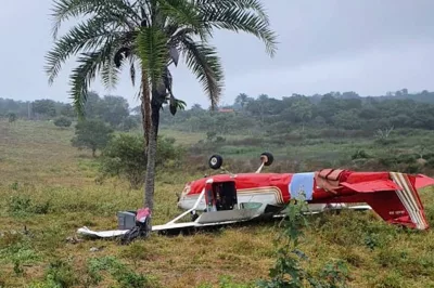 Avião emborca após pouso forçado em zona rural de Rui Barbosa