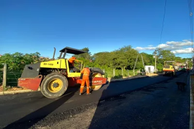 Alagoinhas: Prefeitura leva asfalto a mais uma rua do Alagoinhas IV