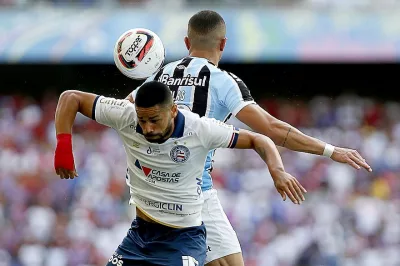Em jogo de chances desperdiçadas, Bahia e Grêmio empatam sem gols na Fonte Nova