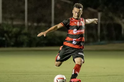 Vitória bate o Paysandu no Barradão e entra de vez na briga pela classificação