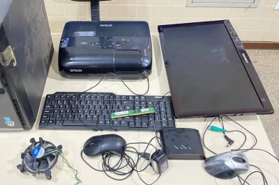 Homens são presos suspeitos de invadir escola em Catu e roubar equipamentos de informática
