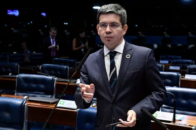 Chegaremos até Bolsonaro nas investigações, diz líder da oposição sobre CPI do MEC