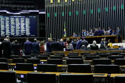 Câmara conclui votação em primeiro turno da PEC dos benefícios sociais