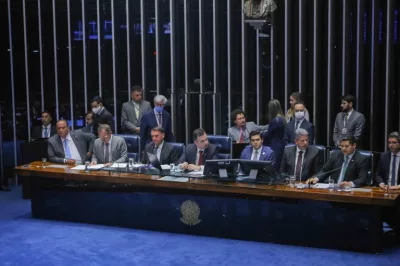 Congresso promulga PEC que aumenta benefícios sociais até dezembro