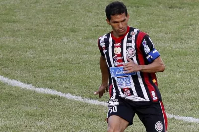 Atacante Magno Alves anuncia aposentadoria