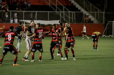 Com gol de Rodrigão, Vitória bate o Paysandu em primeiro jogo do quadrangular da Série C