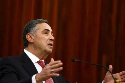 Redes sociais amplificam ódio por engajamento, diz Barroso