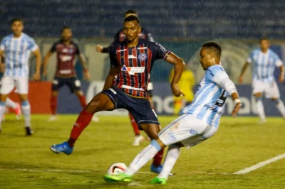 Bahia faz jogo ruim, leva gol no fim e empata com o Londrina
