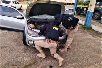 Homem é preso na Bahia após ser flagrado conduzindo carro furtado que comprou na internet