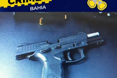Pistola e munições são apreendidas dentro de carro em Alagoinhas