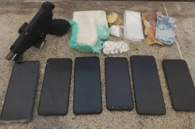 Polícia Militar apreende simulacro de arma de fogo e drogas em Alagoinhas