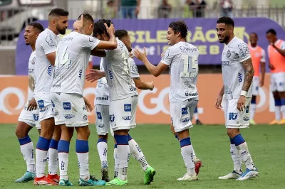 De virada, Bahia supera o Vasco em duelo direto na Fonte Nova