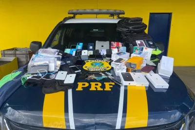 Em Simões Filho, PRF prende cinco homens e recupera mercadoria roubada