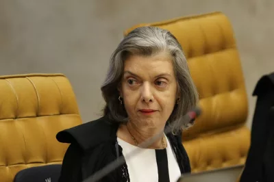 Cármen Lúcia é eleita ministra efetiva do TSE