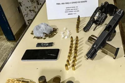 Polícia apreende armas, dinheiro e drogas em Boipeba, na Bahia
