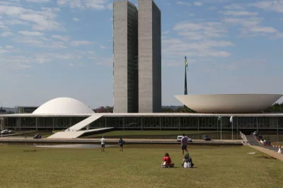 Promulgada lei que simplifica regras trabalhistas em novas calamidades