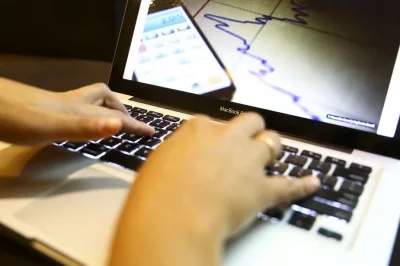 Quase 85% das pessoas de 10 anos ou mais acessam internet no Brasil