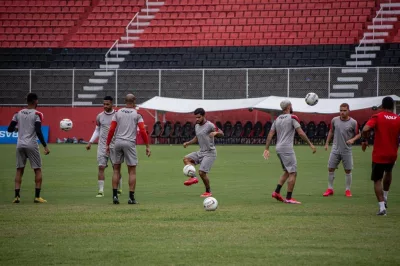 De olho no ABC, Vitória tem treino tático no Barradão