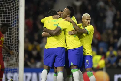 Com grande atuação, Brasil vence Gana por 3 a 0 em amistoso na França