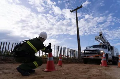Furto de energia: Neoenergia Coelba remove número recorde de ligações clandestinas