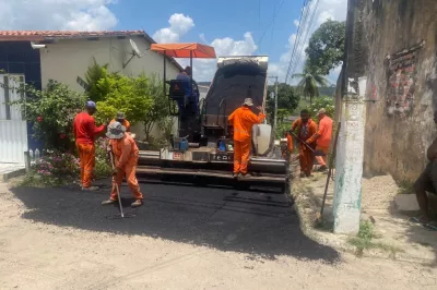 Alagoinhas: Prefeitura pavimenta mais três ruas neste domingo (25)
