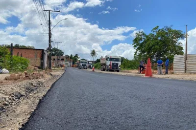 Alagoinhas: Prefeitura leva asfalto à Rua Padre Godinho, na Santa Terezinha
