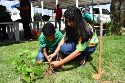 Em Alagoinhas, Dia da árvore é celebrado com plantio de mudas nativas na Praça dos Esportes