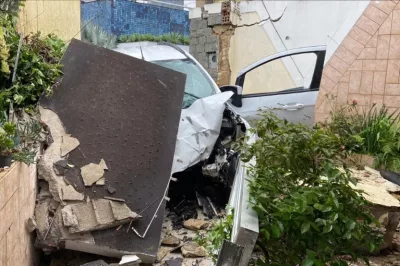 Motorista perde controle de carro, invade casa e é preso no sudoeste da Bahia