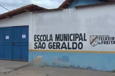 Mulher é atingida por bala perdida ao deixar criança em escola e suspeitos são detidos após fingirem situação com refém