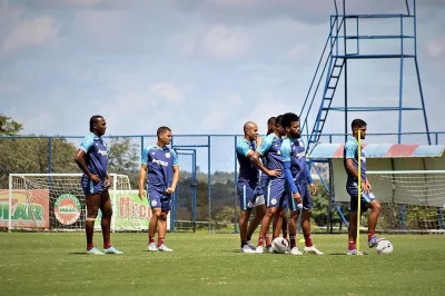 Elenco do Bahia finaliza preparação para enfrentar o Sport, em Recife