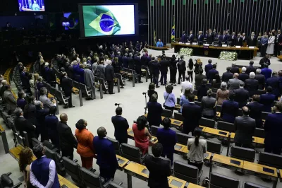 Congresso: sessão pelo Bicentenário é marcada por defesa da democracia