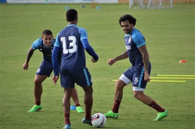 Barroca escala titulares no segundo treino focado no Vila