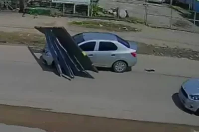 Homem foge sem pagar conta e arrasta portão de motel; veja vídeo