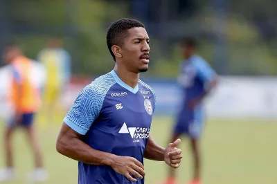 Davó treina como titular para pegar o Guarani