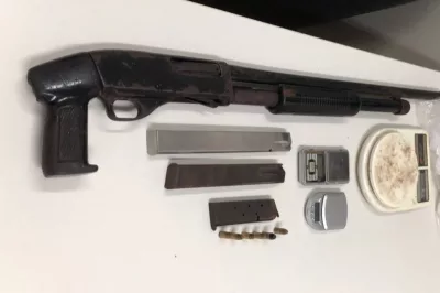 Arma e munições são apreendidas na casa de envolvido em morte de policial civil
